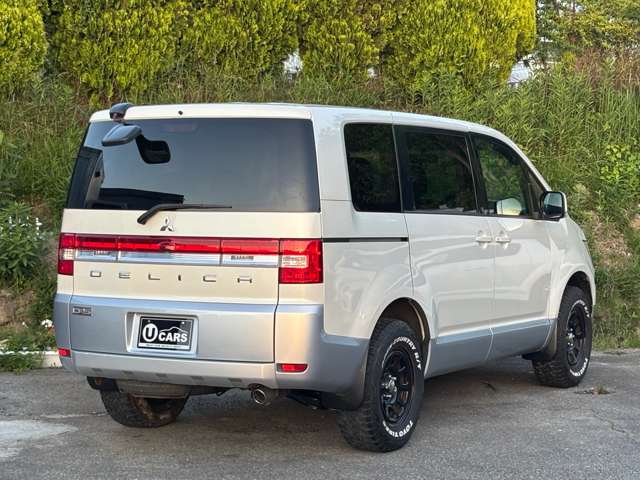 2009 Mitsubishi Delica D:5 – thumbnail 2