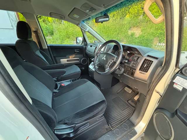 2009 Mitsubishi Delica D:5 – thumbnail 3