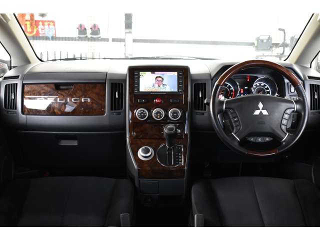 2010 Mitsubishi Delica D:5 – thumbnail 3