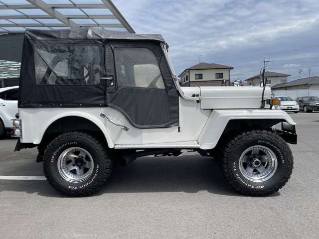 1996 Mitsubishi Jeep – thumbnail 3