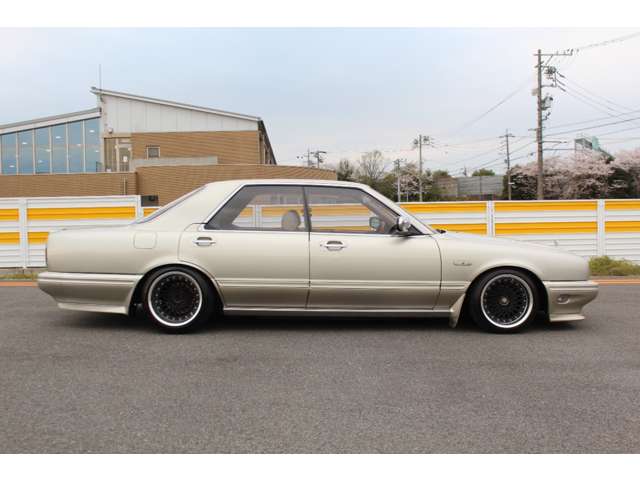 1991 Nissan Cima – thumbnail 2
