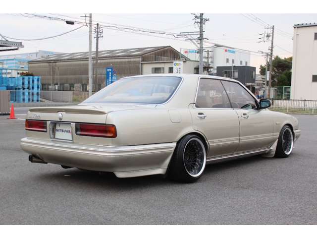 1991 Nissan Cima – thumbnail 3