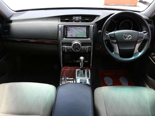 2010 Toyota Mark X – thumbnail 4