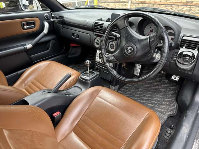 2001 Toyota MR-S – thumbnail 2