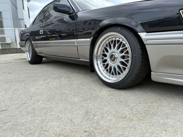 1987 Nissan Leopard – thumbnail 3