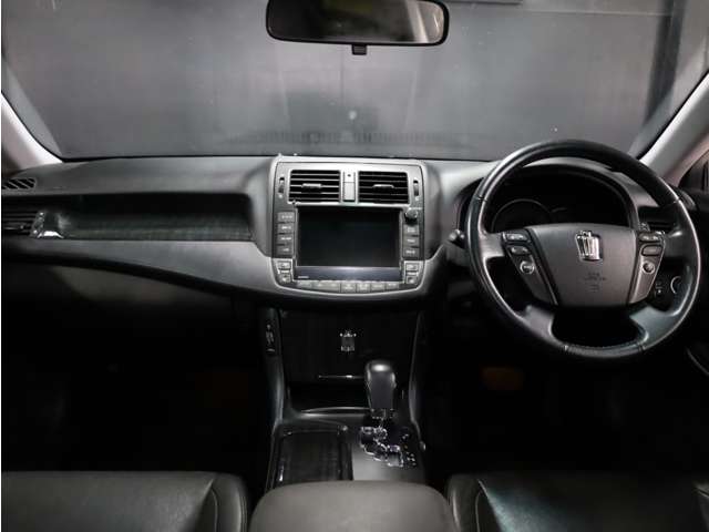 2009 Toyota Crown Athlete – thumbnail 2