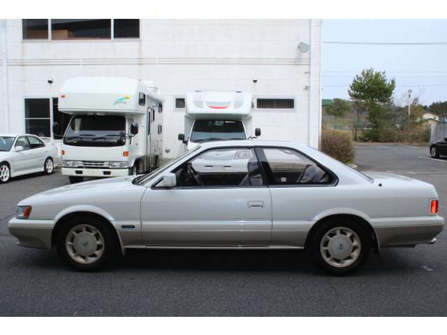 1991 Nissan Leopard – thumbnail 4