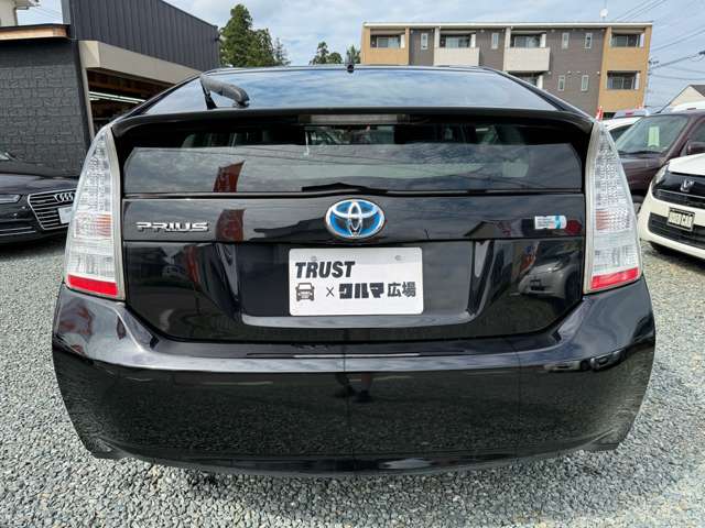 2010 Toyota Prius – thumbnail 3
