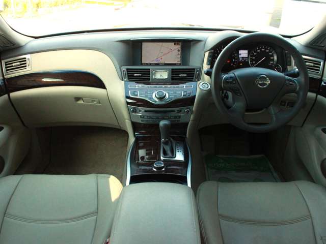 2010 Nissan Fuga – thumbnail 4