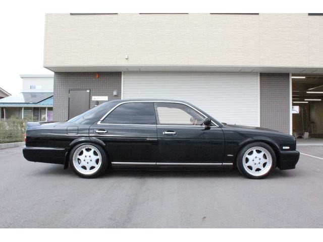 1993 Nissan Gloria – thumbnail 2
