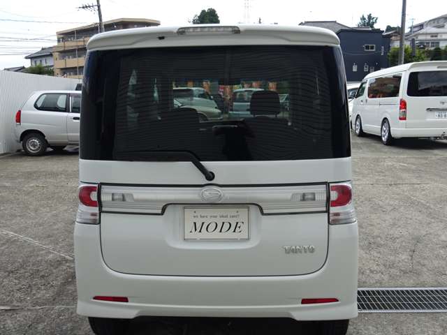 2010 Daihatsu Tanto – thumbnail 3