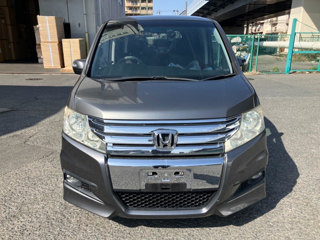 2010 Honda Stepwgn – thumbnail 2