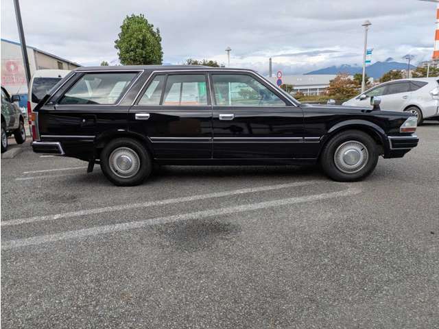 1997 Nissan Cedric Van – thumbnail 4