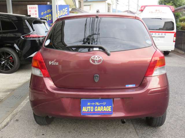 2010 Toyota Vitz – thumbnail 4