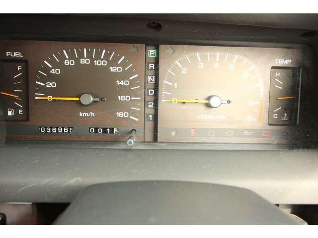 1988 Nissan Cima – thumbnail 3