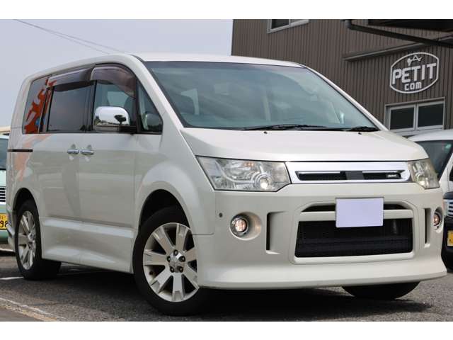 2010 Mitsubishi Delica D:5 – thumbnail 3