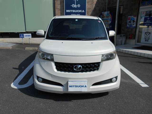 2010 Toyota bB – thumbnail 3