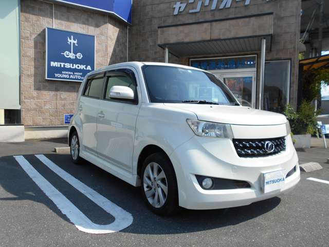 2010 Toyota bB – thumbnail 4