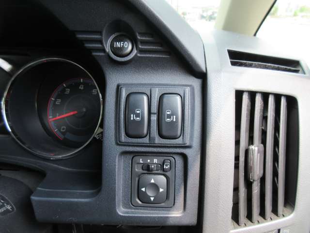 2009 Mitsubishi Delica D:5 – thumbnail 3