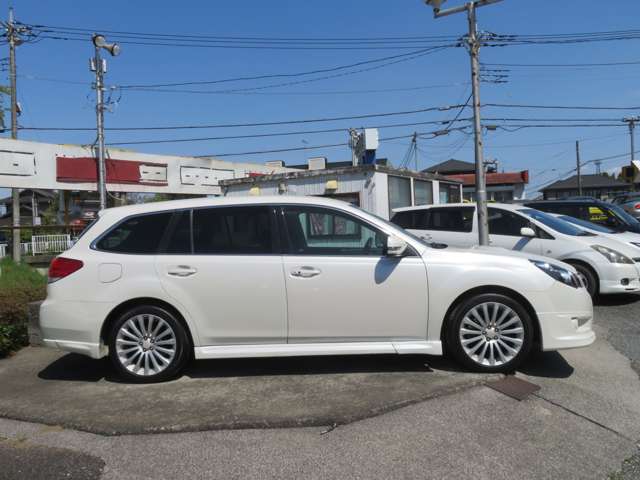 2009 Subaru Legacy Touring Wagon – thumbnail 3
