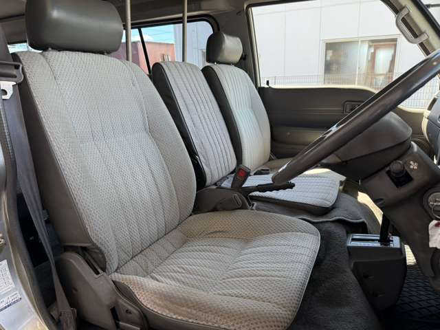 1997 Nissan Homy – thumbnail 4