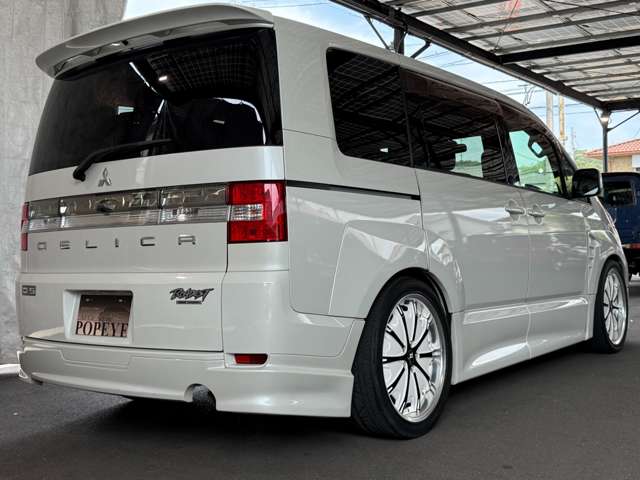 2007 Mitsubishi Delica D:5 – thumbnail 2