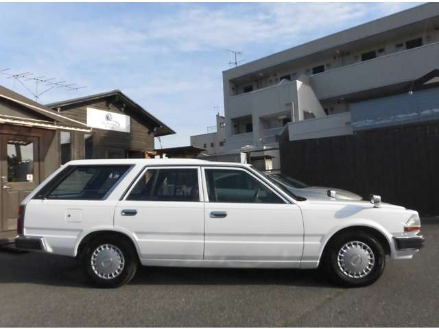 1998 Nissan Cedric Van – thumbnail 3