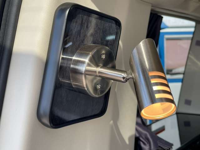 2009 Mitsubishi Delica D:5 – thumbnail 4