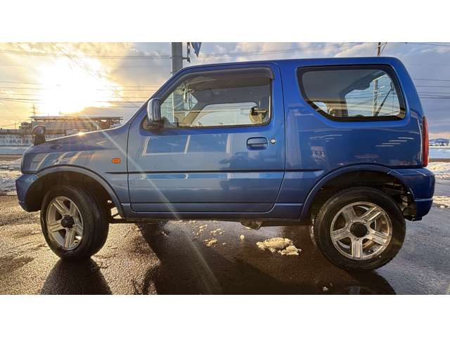 2010 Suzuki Jimny – thumbnail 3