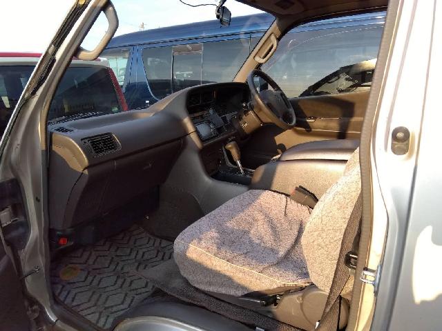 1996 Toyota Hiace – thumbnail 3