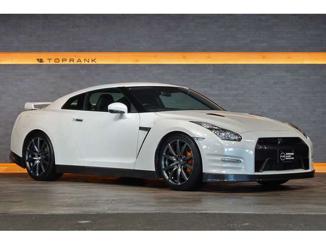 2010 Nissan GT-R – thumbnail 4