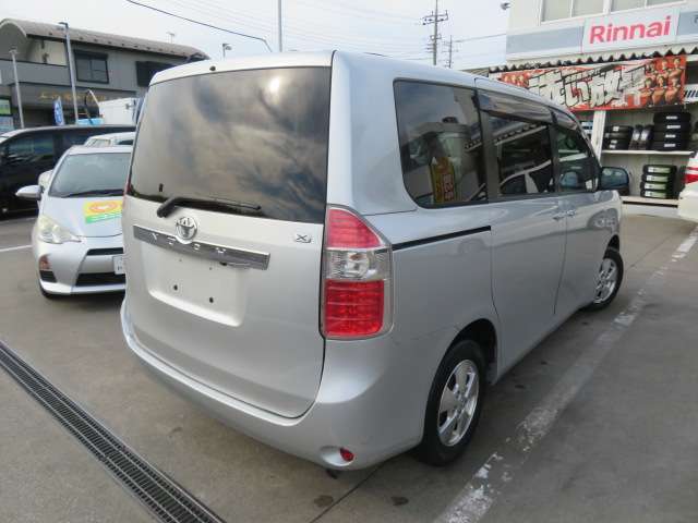 2007 Toyota Noah – thumbnail 2
