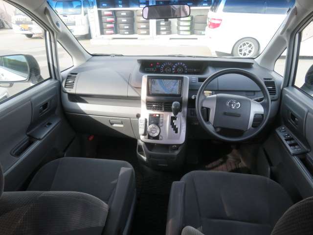 2007 Toyota Noah – thumbnail 3