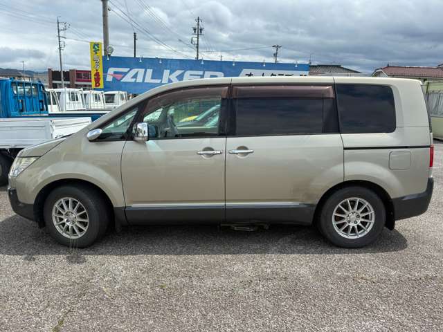 2007 Mitsubishi Delica D:5 – thumbnail 3