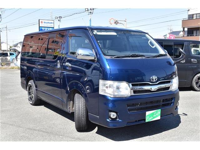 2010 Toyota Regius Ace – thumbnail 3