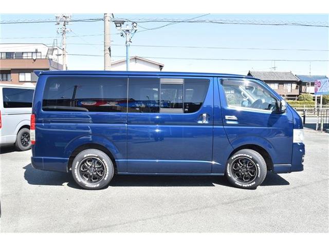 2010 Toyota Regius Ace – thumbnail 4