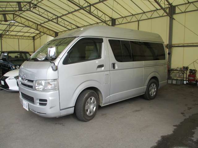 2008 Toyota Hiace – thumbnail 3
