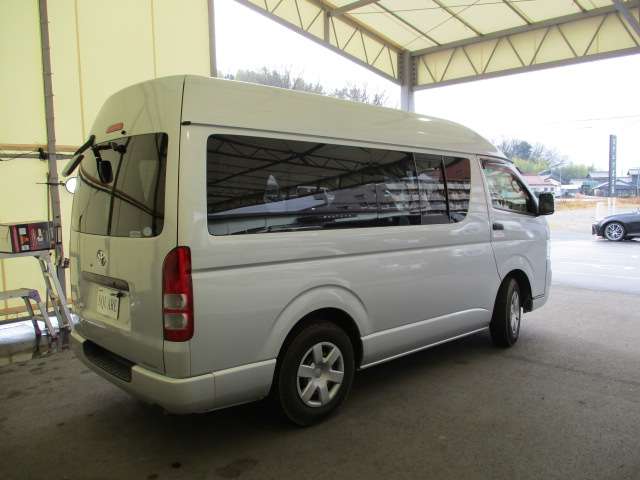 2008 Toyota Hiace – thumbnail 4