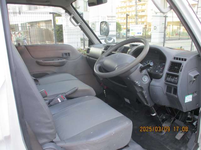 2008 Mitsubishi Delica Truck – thumbnail 2