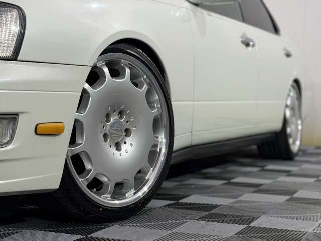 1999 Nissan Gloria – thumbnail 4
