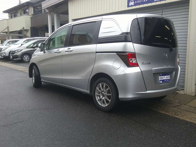 2010 Honda Freed Spike – thumbnail 3