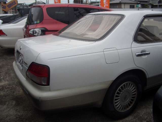 1995 Nissan Cedric – thumbnail 3