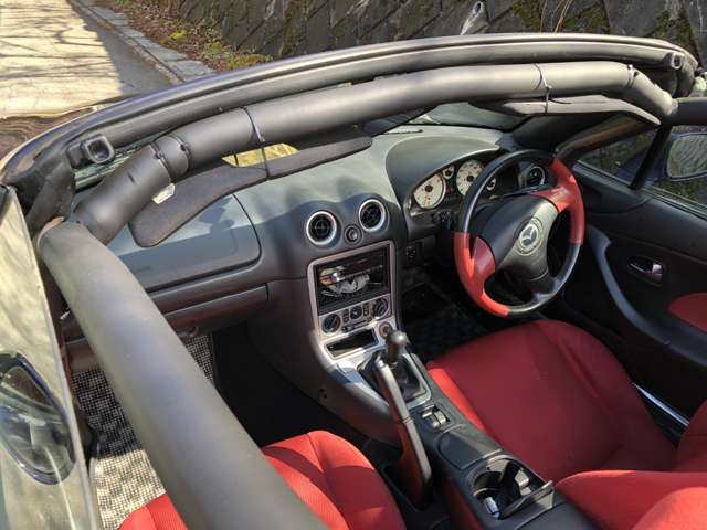 2004 Mazda Roadster – thumbnail 2
