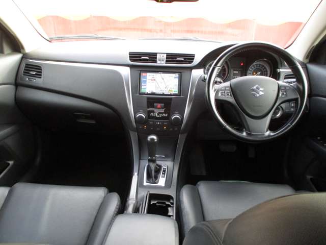 2010 Suzuki Kizashi – thumbnail 3