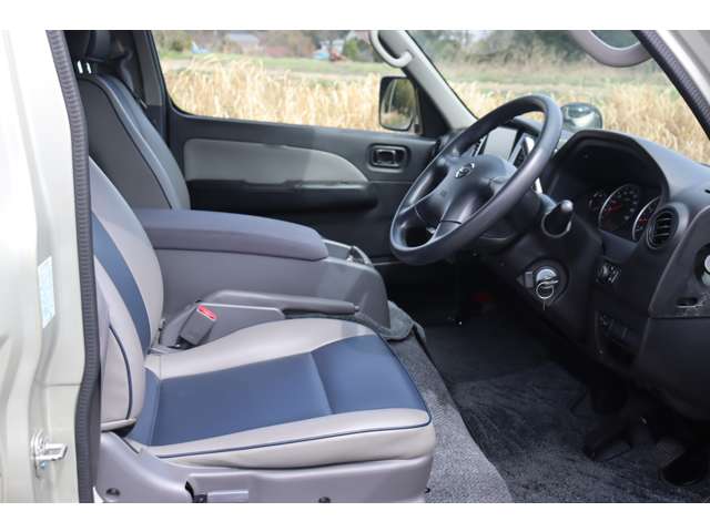 2010 Nissan Caravan – thumbnail 3