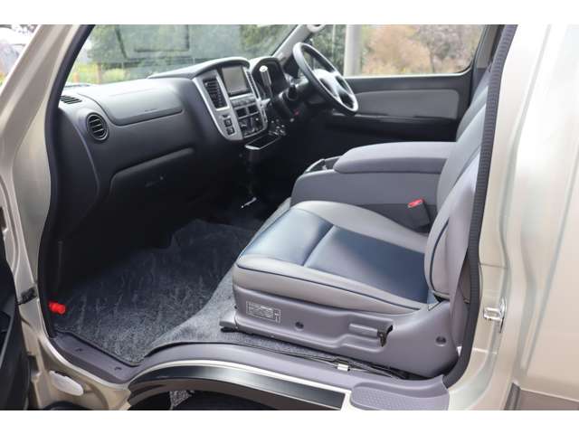 2010 Nissan Caravan – thumbnail 4