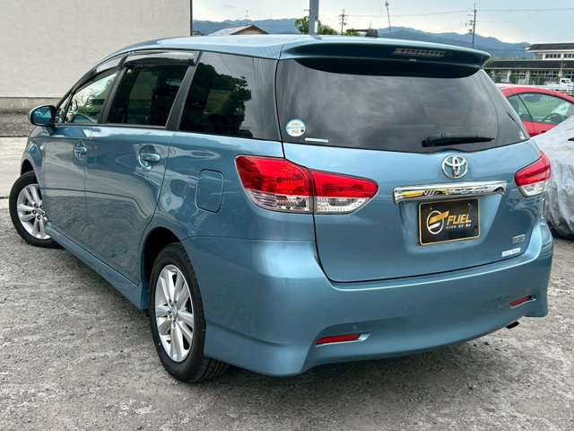 2009 Toyota Wish – thumbnail 2