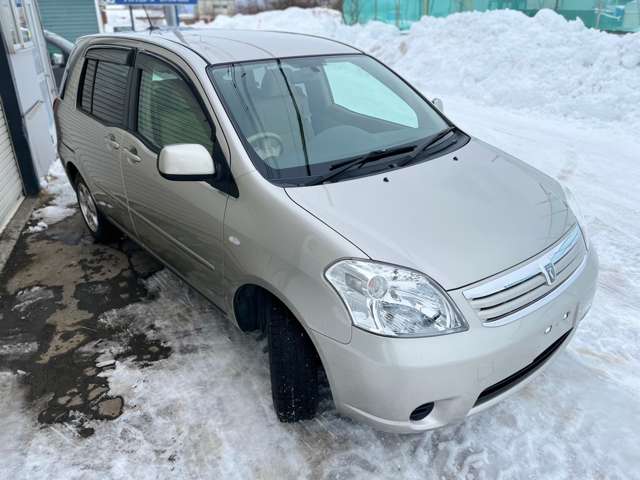 2007 Toyota Raum – thumbnail 4