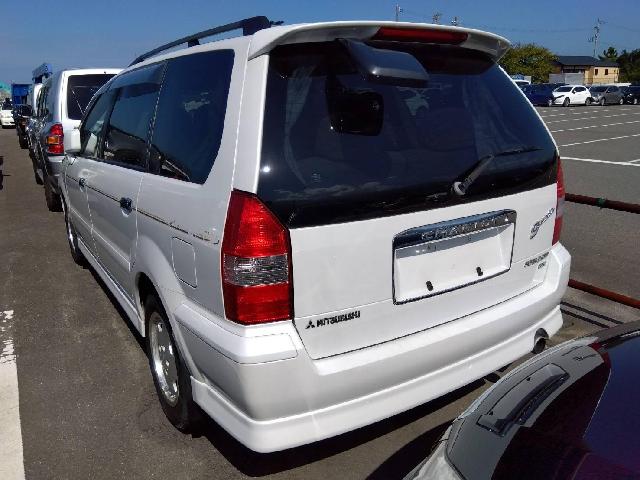 1999 Mitsubishi Chariot Grandis – thumbnail 2