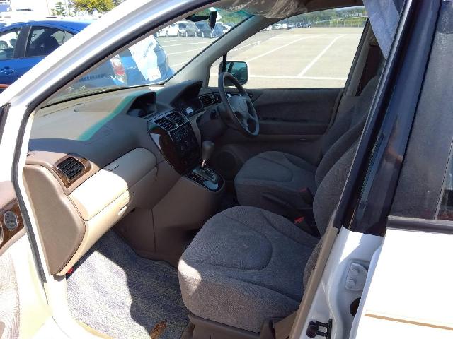 1999 Mitsubishi Chariot Grandis – thumbnail 3